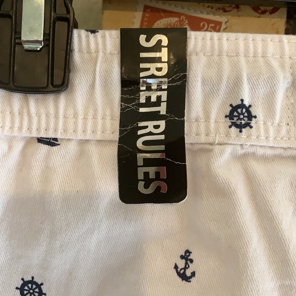Shorts - Picture 3 of 3